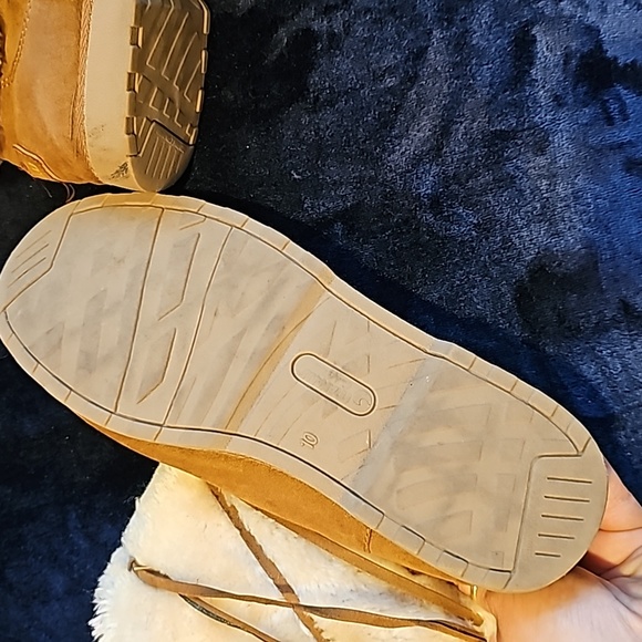 boots - Picture 3 of 3